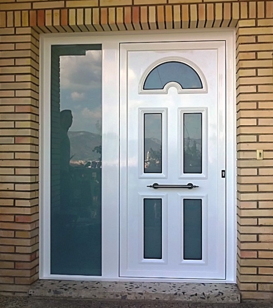 Puerta de aluminio para viviendas